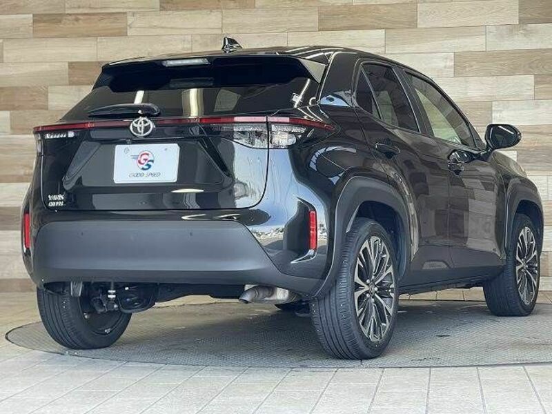 YARIS CROSS-16