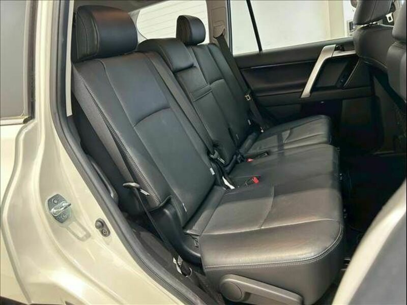 LAND CRUISER PRADO-9