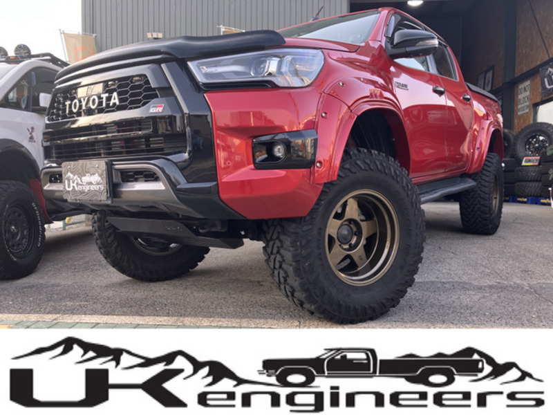 TOYOTA HILUX