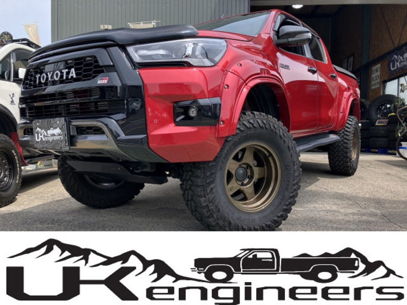 TOYOTA HILUX