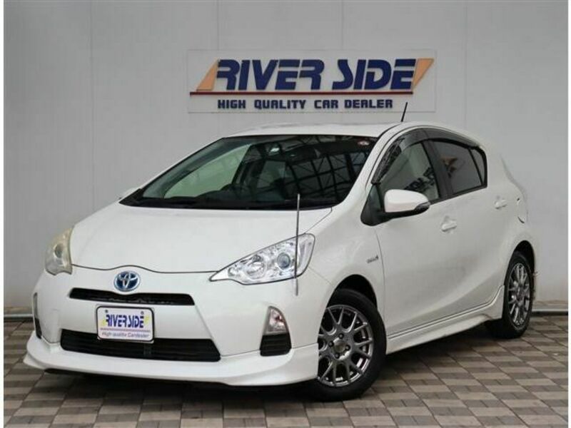 TOYOTA　AQUA