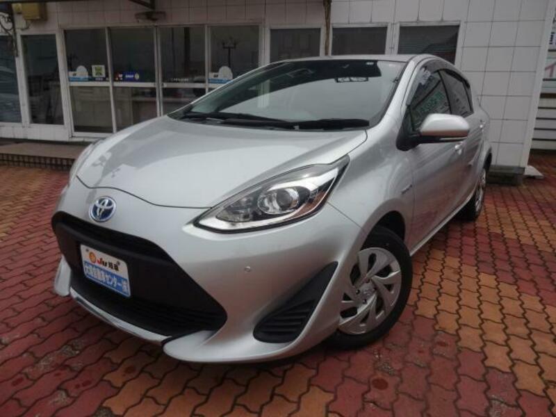 TOYOTA　AQUA