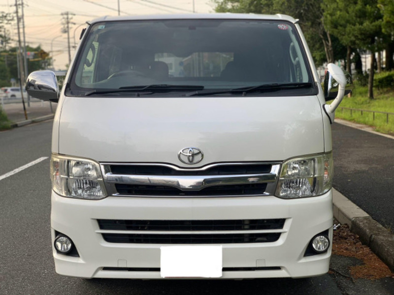 TOYOTA　HIACE VAN