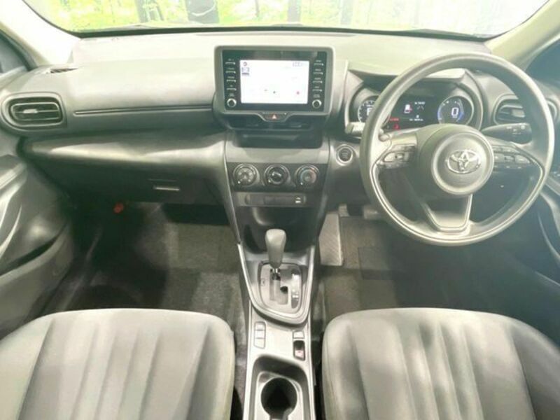 YARIS CROSS-1