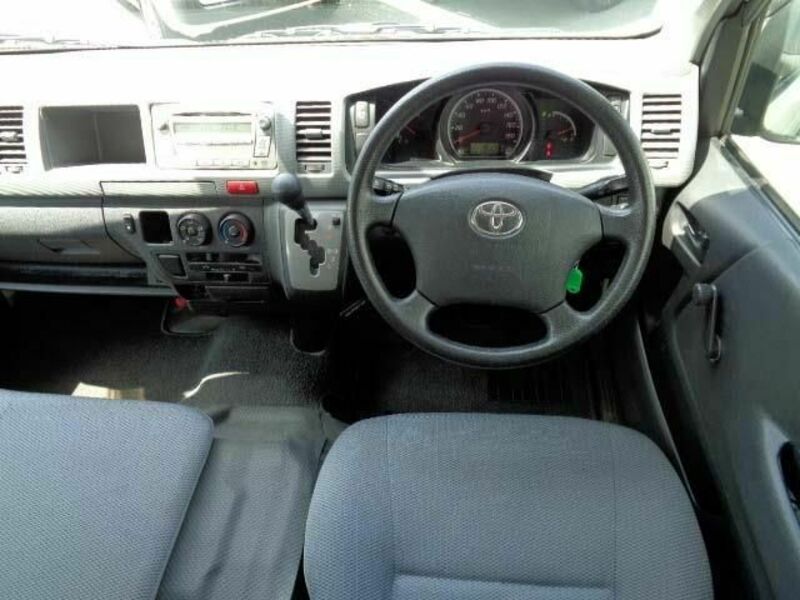 HIACE COMMUTER