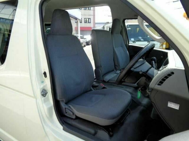 HIACE COMMUTER