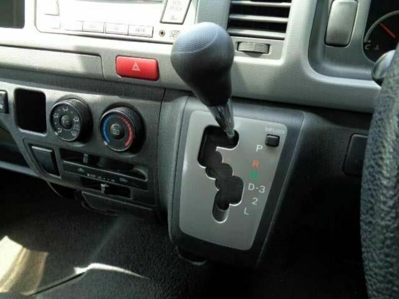 HIACE COMMUTER