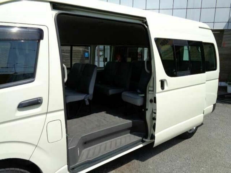 HIACE COMMUTER