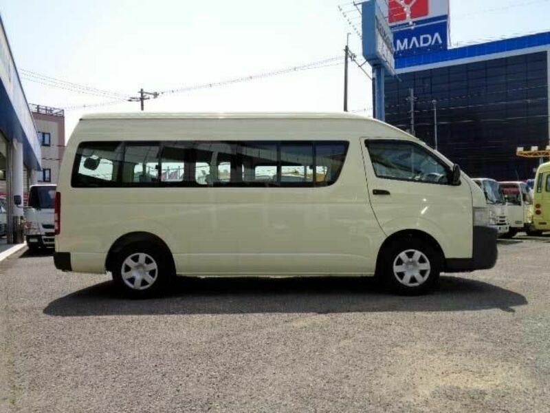 HIACE COMMUTER