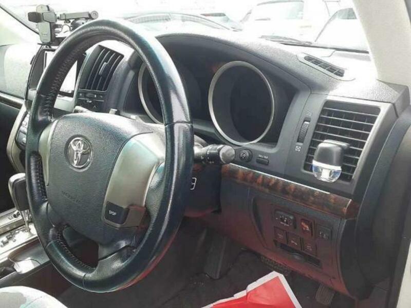 LAND CRUISER-4
