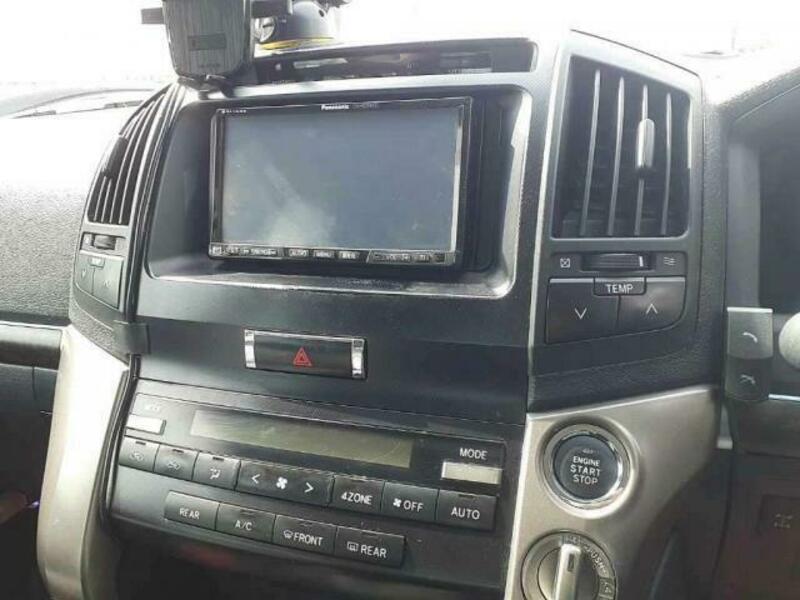 LAND CRUISER-7