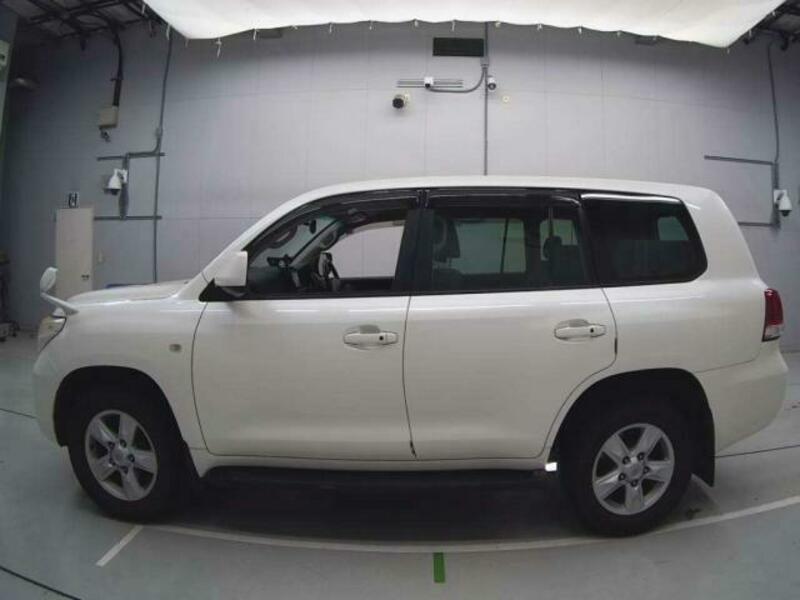 LAND CRUISER-9