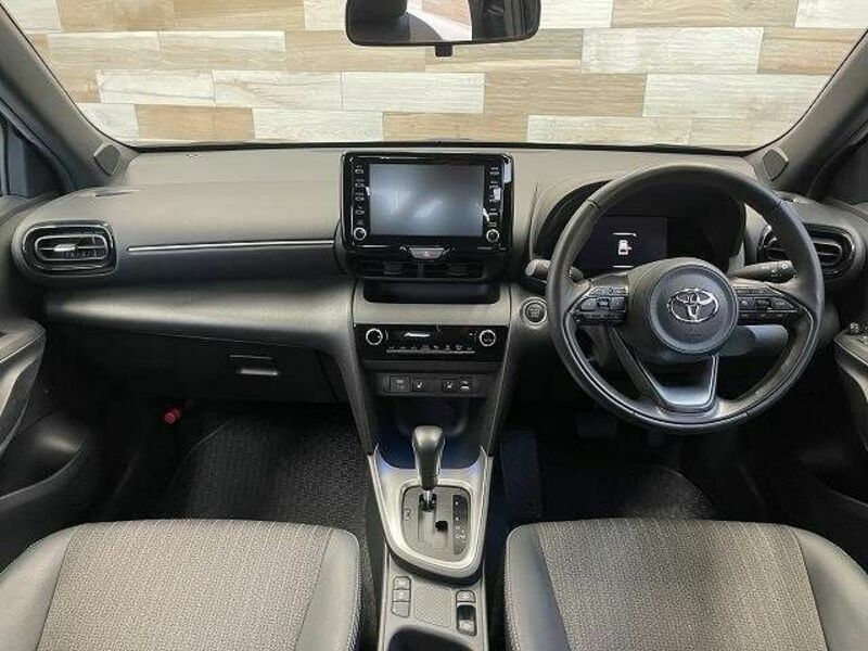 YARIS CROSS-1