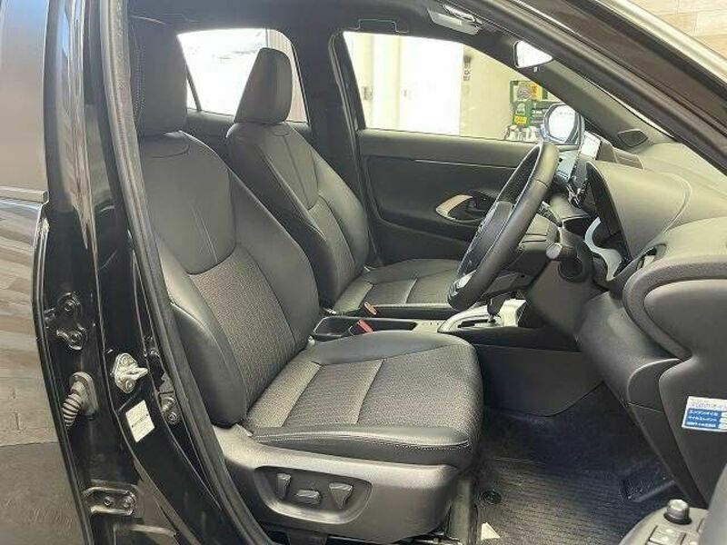 YARIS CROSS-10