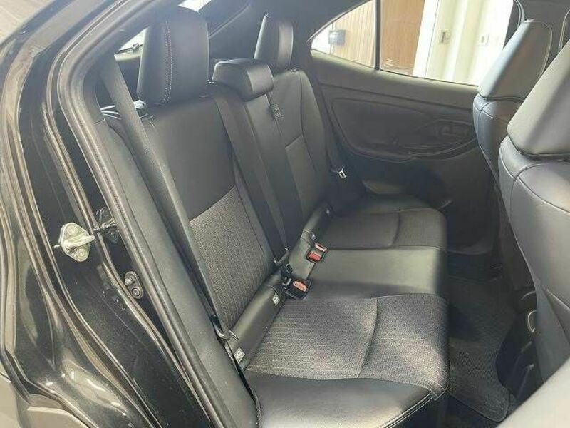 YARIS CROSS-11