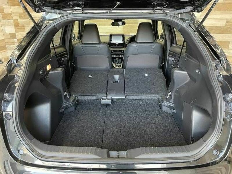 YARIS CROSS-12