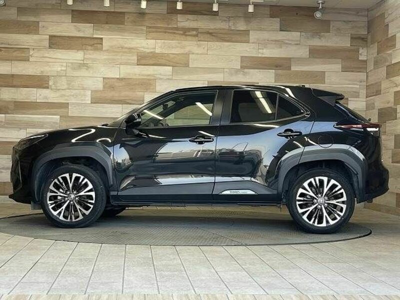 YARIS CROSS-14