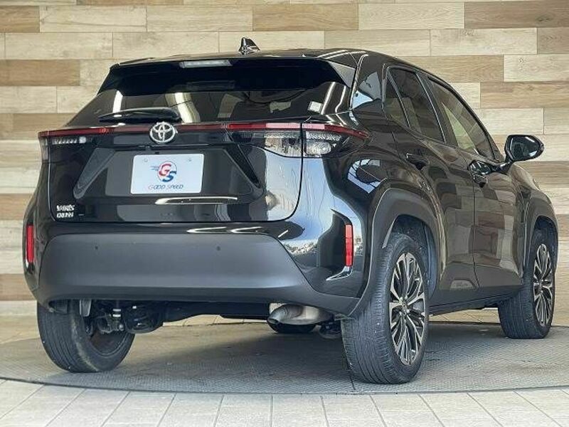 YARIS CROSS-16