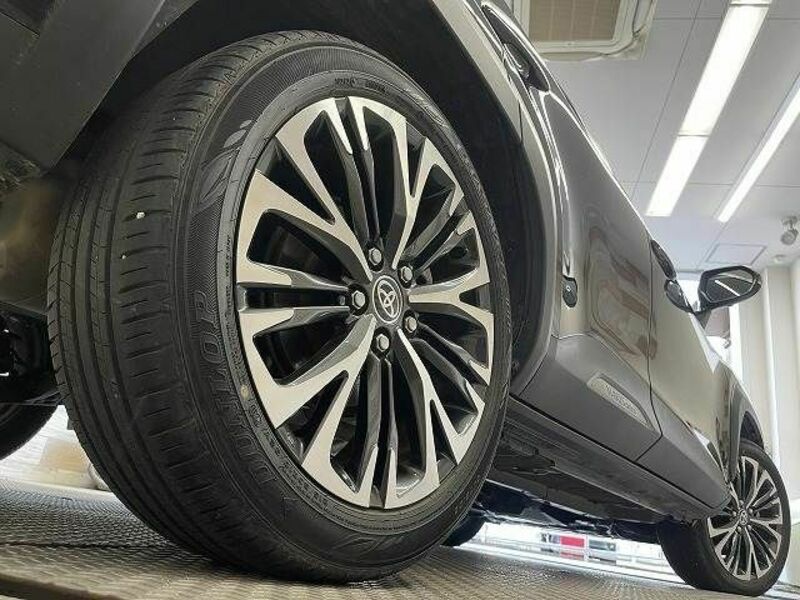 YARIS CROSS-18