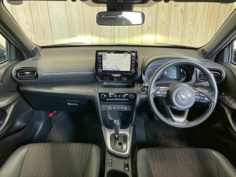 YARIS CROSS-1