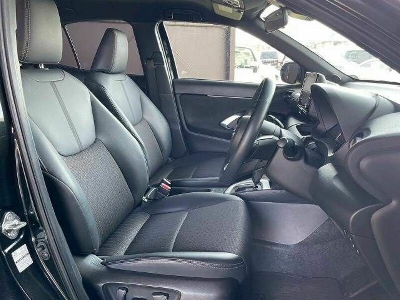 YARIS CROSS-4