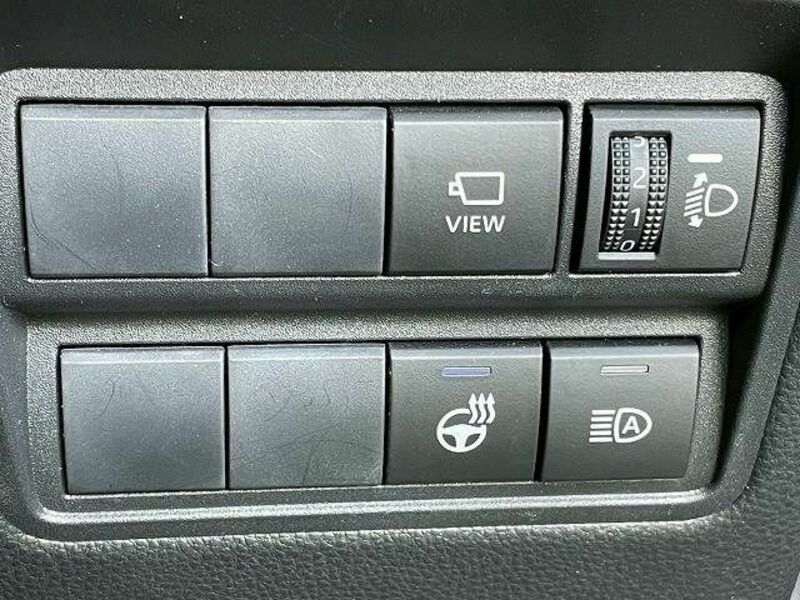 YARIS CROSS-8