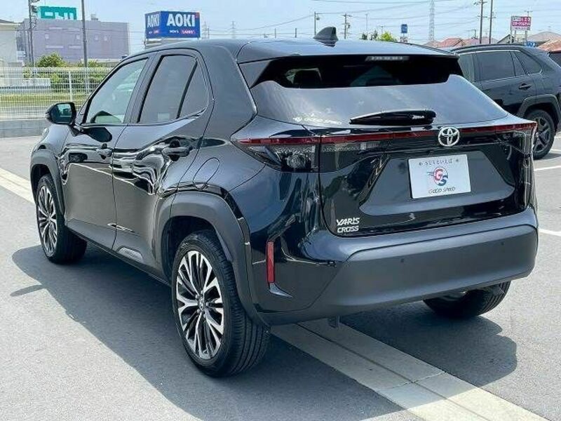 YARIS CROSS-15