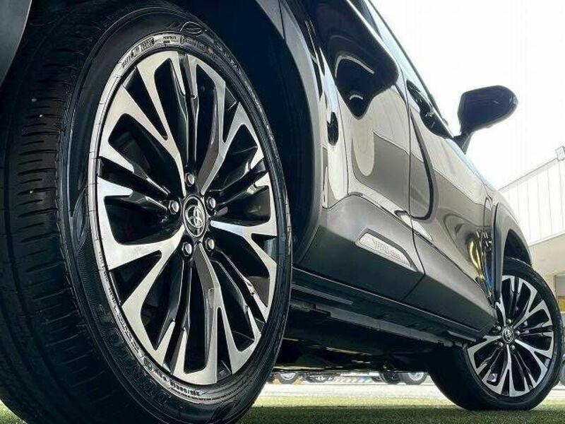 YARIS CROSS-18