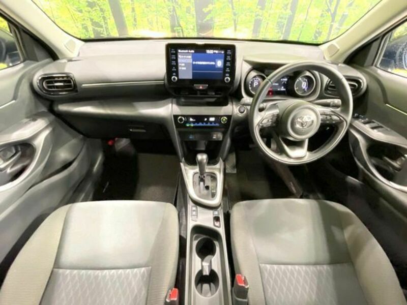 YARIS CROSS-1