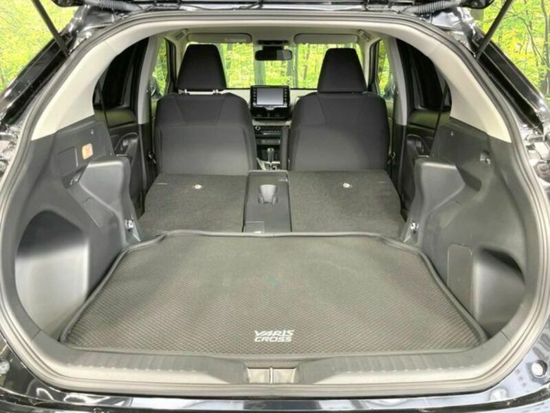 YARIS CROSS-9