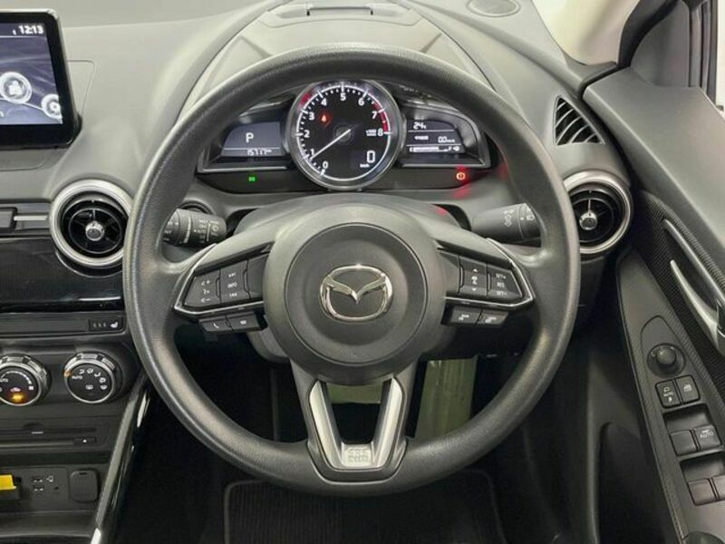 MAZDA2-10