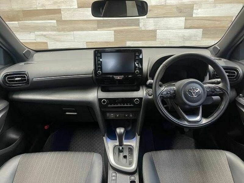YARIS CROSS-1