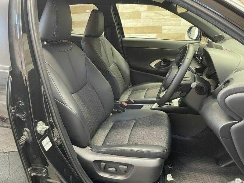 YARIS CROSS-10