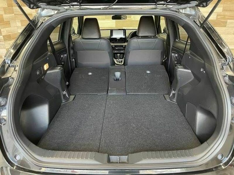 YARIS CROSS-12