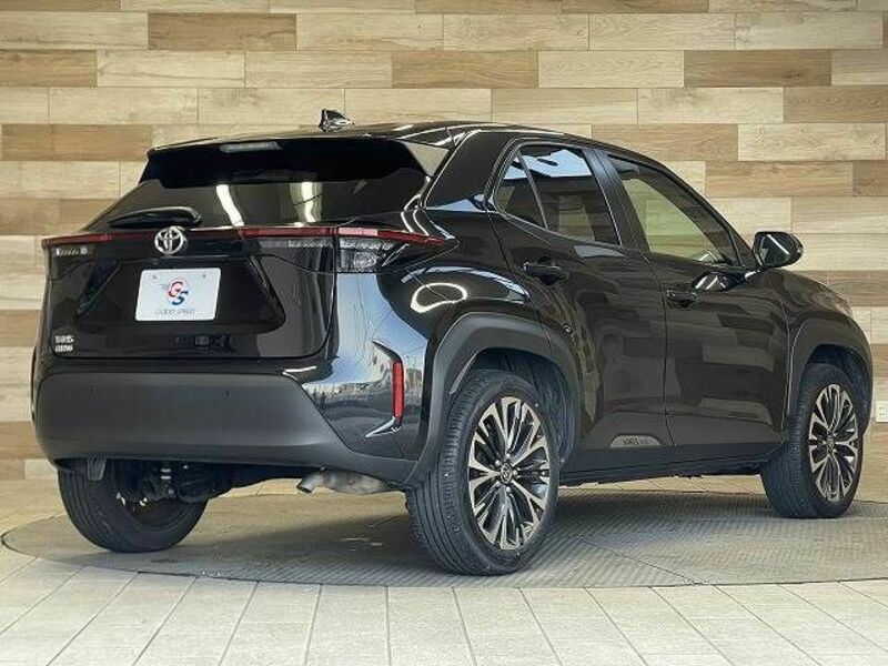 YARIS CROSS-16