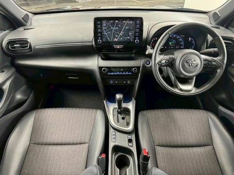 YARIS CROSS-1