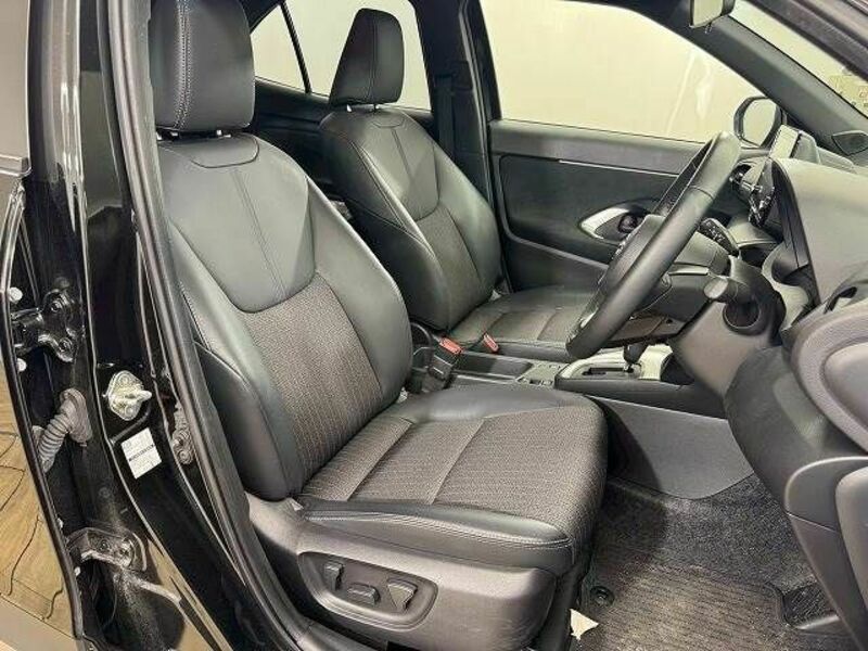 YARIS CROSS-4