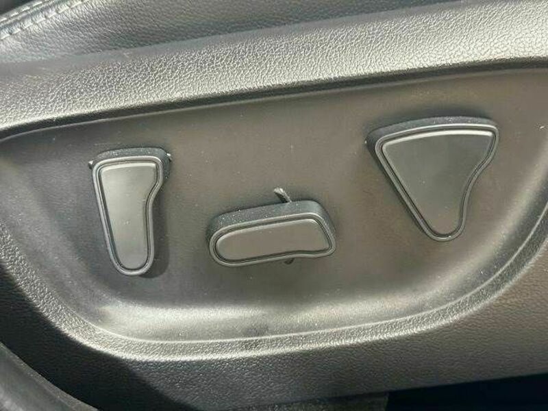 YARIS CROSS-9