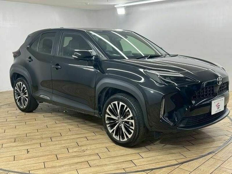 YARIS CROSS-13