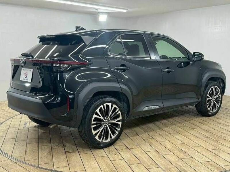 YARIS CROSS-15