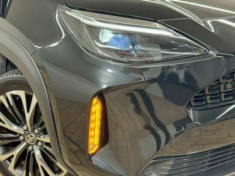 YARIS CROSS-19