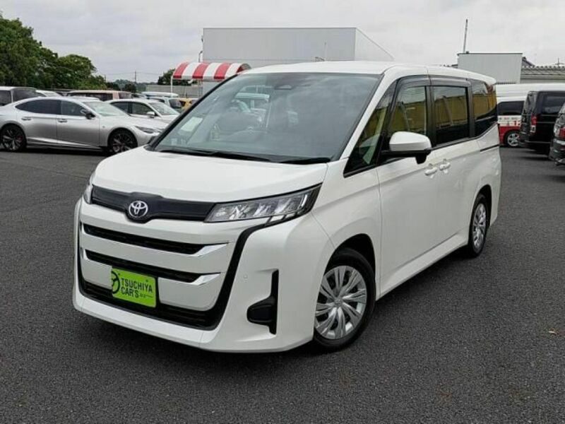 TOYOTA　NOAH