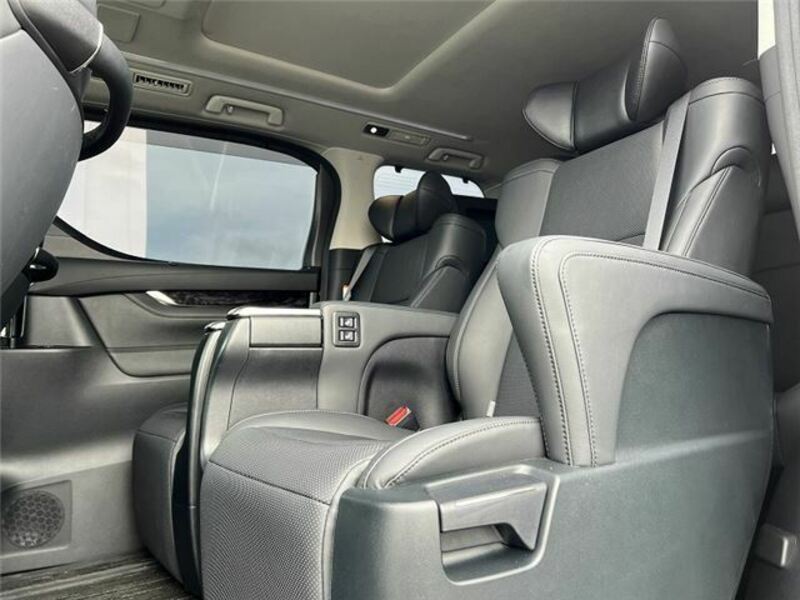 VELLFIRE-18