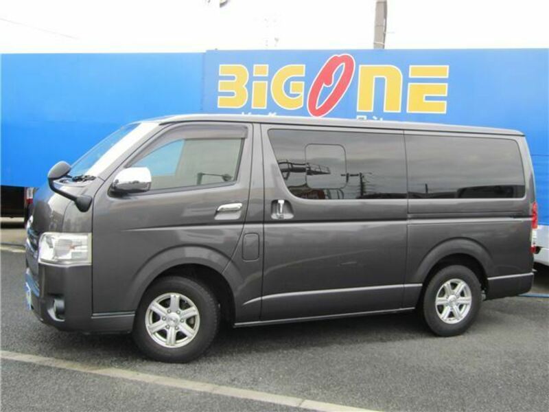 TOYOTA　HIACE