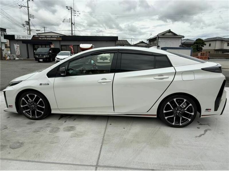 PRIUS PHV