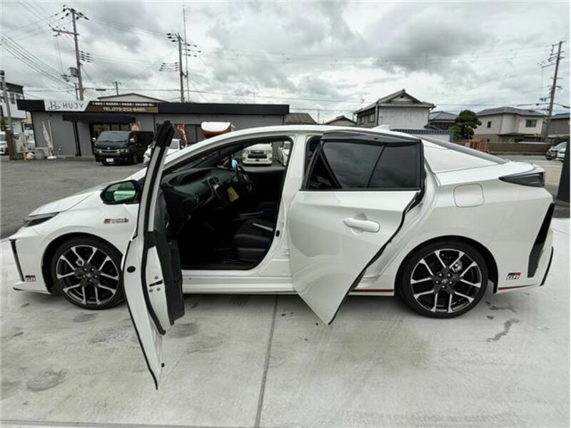 PRIUS PHV