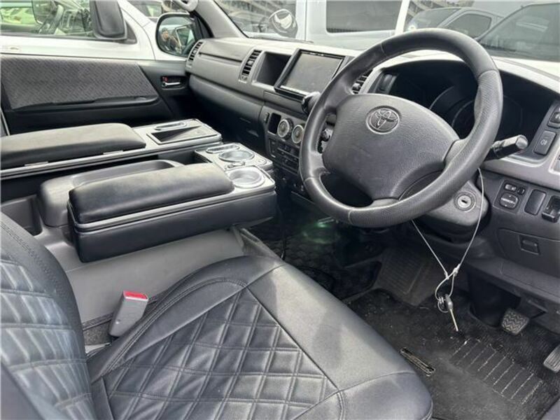 HIACE VAN-11