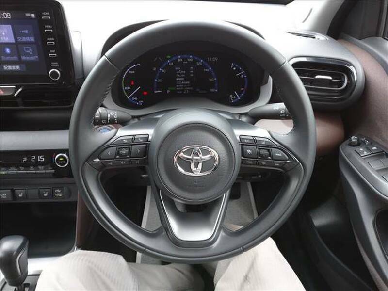 YARIS CROSS