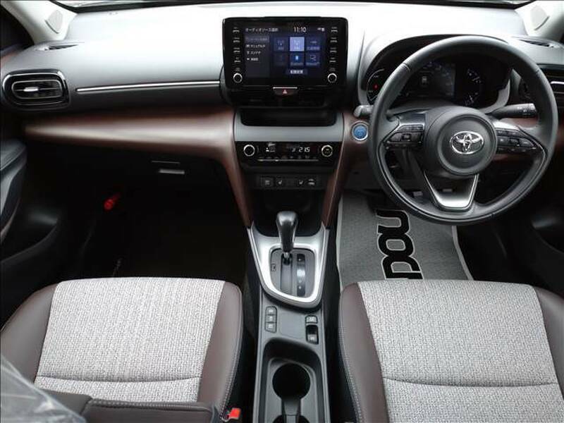 YARIS CROSS