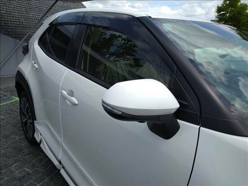 YARIS CROSS